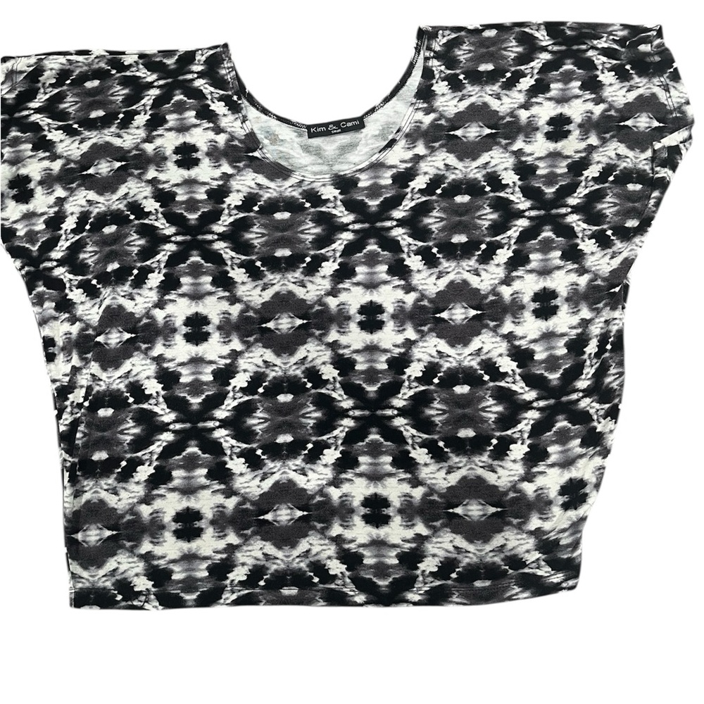 Kim & Cami Black and White Boxy Cap Sleeve Blouse